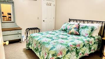 2 bedrooms, travel cot, WiFi, bed sheets