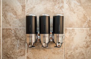 Suihku, hiustenkuivaaja