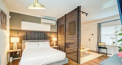 Heights Oasis - Chic Houston Heights Private Studio