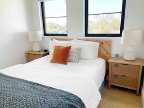 2 bedrooms, iron/ironing board, travel crib, free WiFi - Black Barn Ranch: Pet Friendly with Hill Views + Downtown Close (San Luis Obispo)