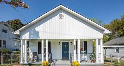 Cozy bungalow near old town Fredericksburg close to restaurants, parks & more!