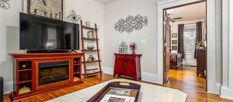 Elegant 2 BR With Stunning Kitchen Prime Location!