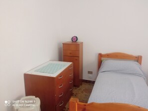 1 bedroom, bed sheets