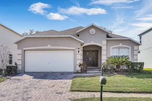 Exterior - Champions Gate!*Disney Themes!*4 Bedrooms!*Private Pool!* (Davenport)