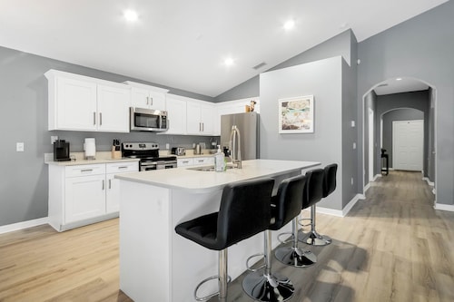 Champions Gate!*Disney Themes!*4 Bedrooms!*Private Pool!*