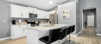 Champions Gate!*Disney Themes!*4 Bedrooms!*Private Pool!*