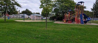 Family Friendly Home close to Downtown Ottawa