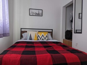 2 bedrooms, iron/ironing board, free WiFi, bed sheets