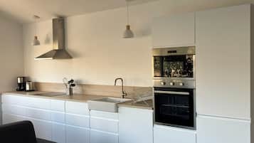 Microonde, forno, piano cottura, lavastoviglie