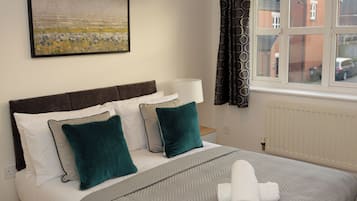 3 bedrooms, iron/ironing board, WiFi, bed sheets