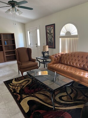 Smart TV - Spacious home and country setting just minutes from The Villages. (Lady Lake)