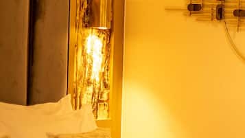 Standard Room, 1 King Bed | Premium bedding, minibar, free WiFi, bed sheets