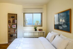 4 bedrooms, iron/ironing board, free WiFi