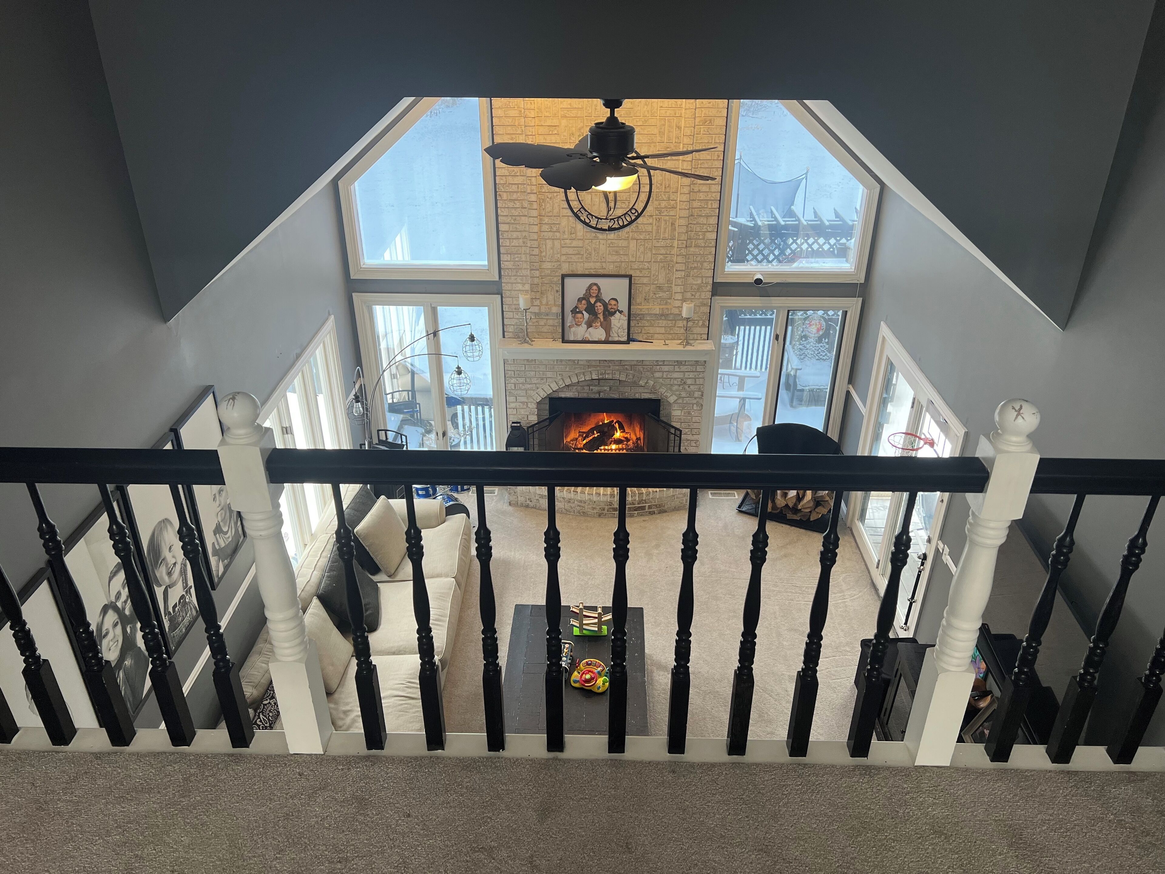 Your BIG HOME Getaway, 30 minutes to O'Hare Airport, Only 37 miles to Chicago  