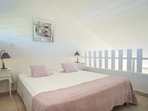 1 dormitorio, cuna de viaje, wifi y ropa de cama