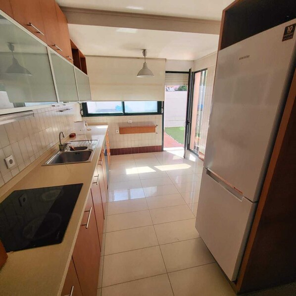 Full-size fridge, microwave, oven, stovetop - Lisboa belem elite domum (Lisbon)