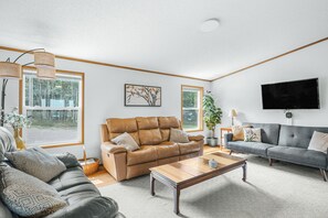 Smart TV, reproductor de DVD, libros y videoteca 