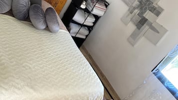 2 bedrooms, iron/ironing board, free WiFi, bed sheets
