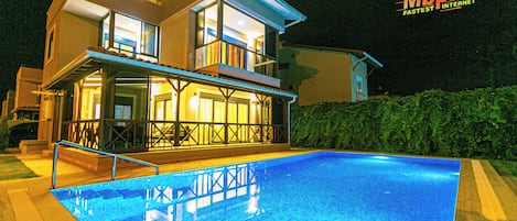 Familienvilla | 3 Schlafzimmer, hochwertige Bettwaren, Schreibtisch