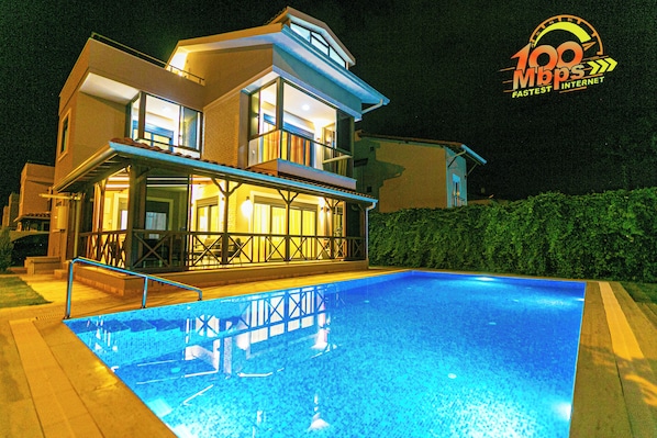 Family Villa | 3 bedrooms, premium bedding, desk, iron/ironing board
