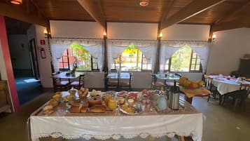 Free daily self-serve breakfast