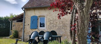 Colette Art Deco room in quiet farmhouse near circuit, pets welcome