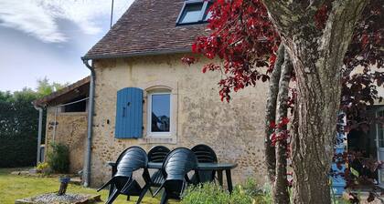 Colette Art Deco room in quiet farmhouse near circuit, pets welcome
