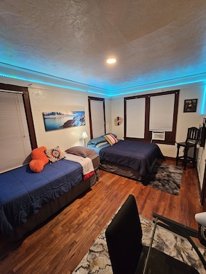 2 bedrooms, iron/ironing board, travel cot, free WiFi