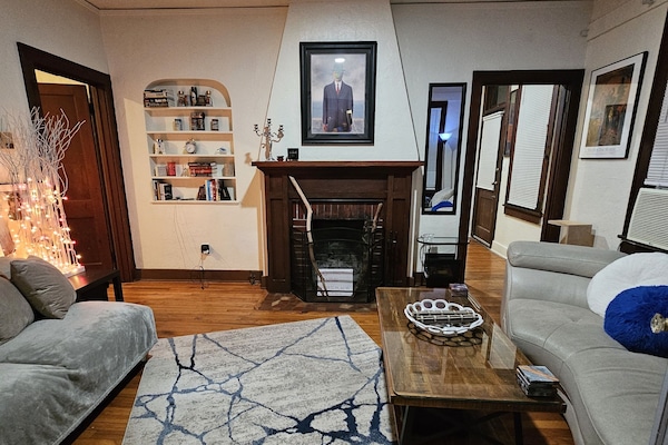 Smart-TV, peis og bøker