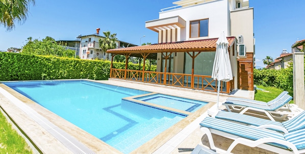 Family Villa | 3 bedrooms, premium bedding, iron/ironing board, free cribs/infant beds