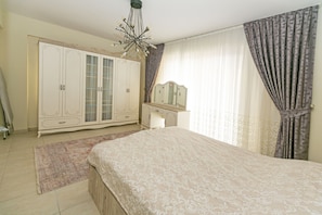Family Villa | 3 bedrooms, premium bedding, iron/ironing board, free cribs/infant beds