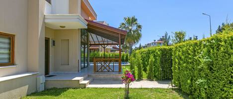 Family Villa | Garden view