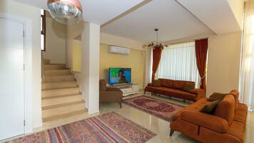 Family Villa | 3 bedrooms, premium bedding, iron/ironing board, free cribs/infant beds