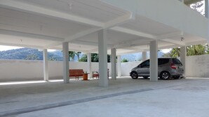 Free self-parking - PRAIALAR APARTAMENTOS II (Ubatuba)