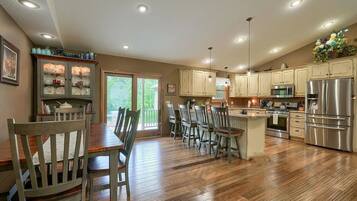 Micro-ondes, four, plaque de cuisson, lave-vaisselle