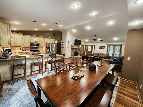 Minutes to Caves! Private Woods! Game Room & Media Room! Great for Get-togethers