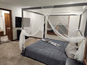 4 bedrooms, travel crib, WiFi, bed sheets