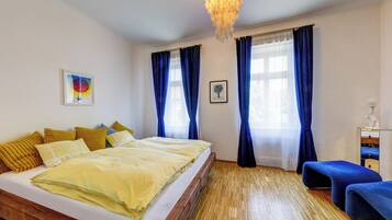 2 chambres, bureau, fer et planche Ă repasser, lit parapluie