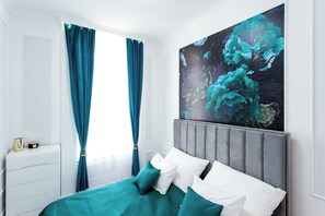 2 عدّة غرف نوم ومكواة/لوح كي وواي فاي وملاءات أسرّة