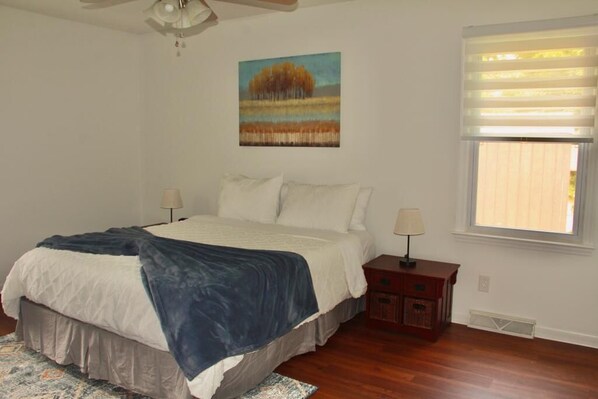 3 bedrooms, iron/ironing board, WiFi, bed sheets