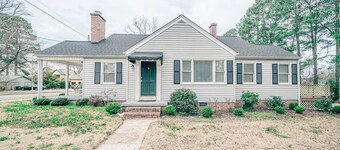 Center Street Retreat - One Block from Downtown Apex