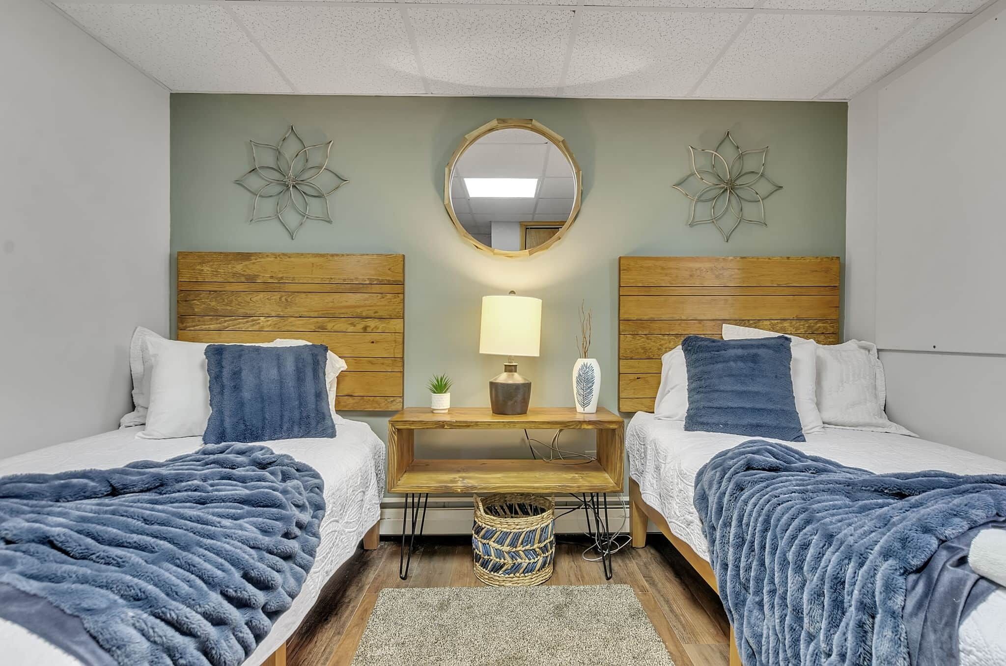 2 habitaciones, tabla de planchar con plancha, wifi y ropa de cama 