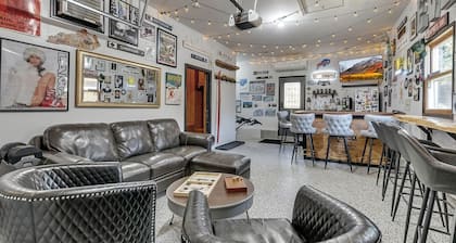 Hideaway • Walk to Town & Slopes • Hot Tub