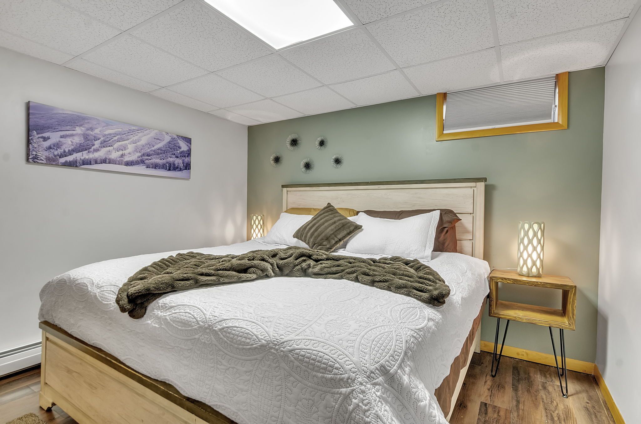 2 makuuhuonetta, silitysrauta/-lauta, vauvan matkasänky, internet