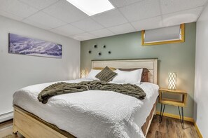 2 habitaciones, tabla de planchar con plancha, cuna de viaje y internet