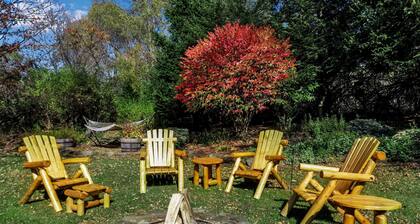 EVL Hideaway:game room,hot tub,steps 2 town&trails