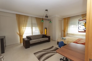 Biệt thự dành cho gia đình | 4 phòng ngủ, bộ đồ giường cao cấp, bàn, bàn ủi/dụng cụ ủi quần áo