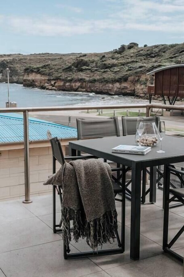 Outdoor dining - Surf break at Bayview villas SEA VIEW (Port Campbell)