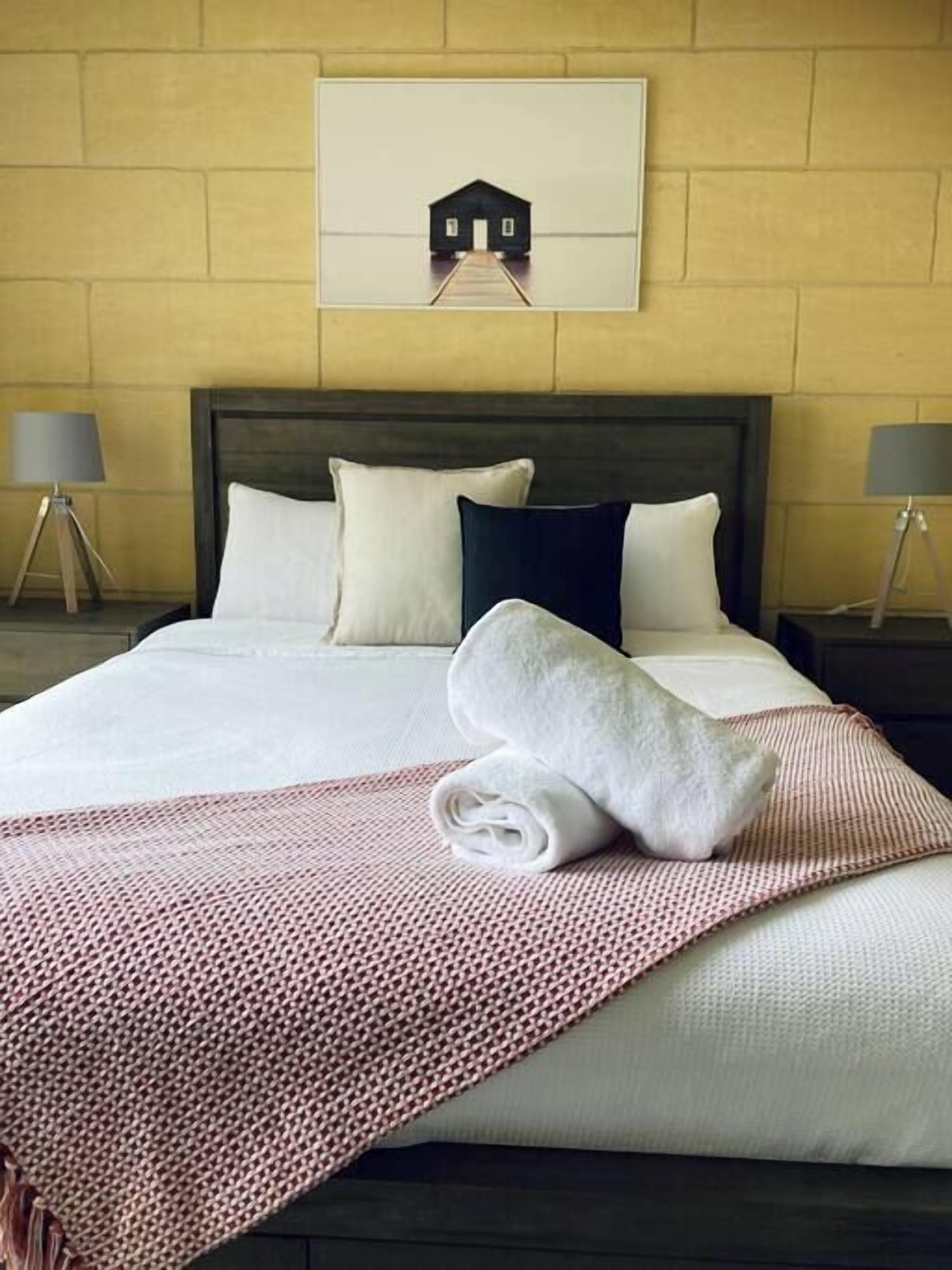 2 makuuhuonetta, silitysrauta/-lauta, Wi-Fi, vuodevaatteet