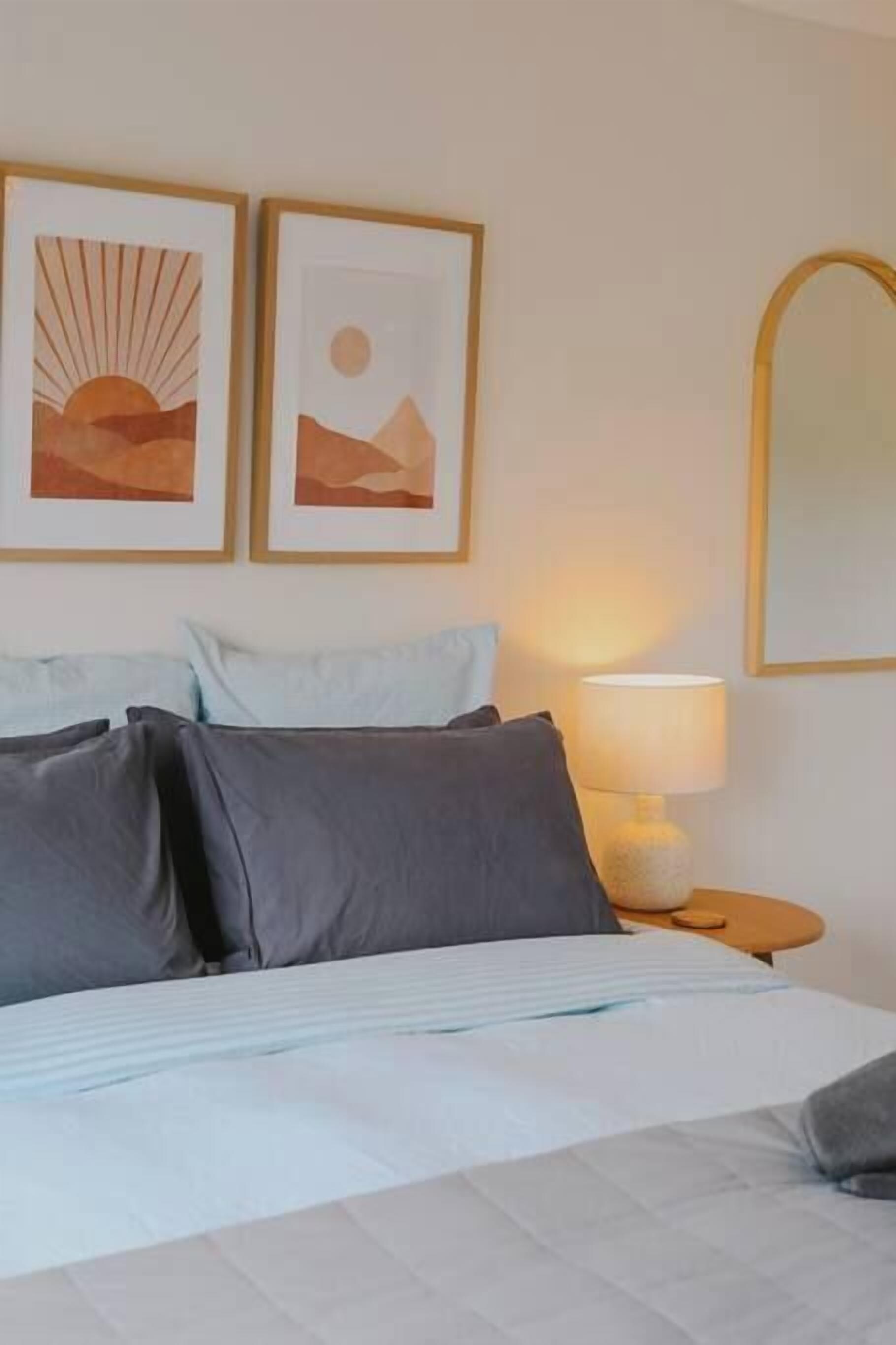 3 bedrooms, iron/ironing board, WiFi, bed sheets